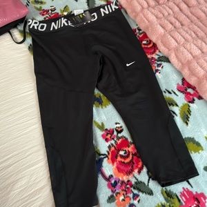 Nike Pro cropped leggings